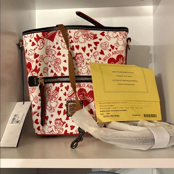 NWT Dooney&Bourke Disney Valentines Donald Duck 🦆 Crossbody ❤️ - Picture 5 of 5